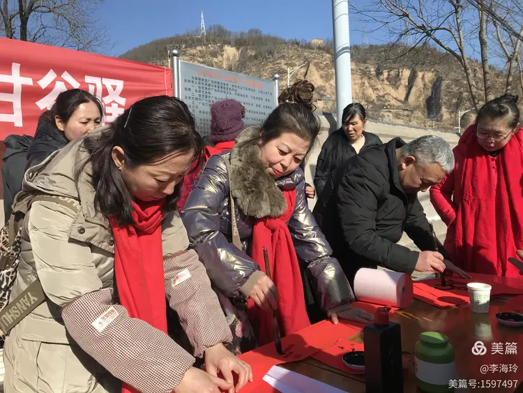 “迎新春.送祝福”延安书学院春联义写走进宝塔区甘谷驿